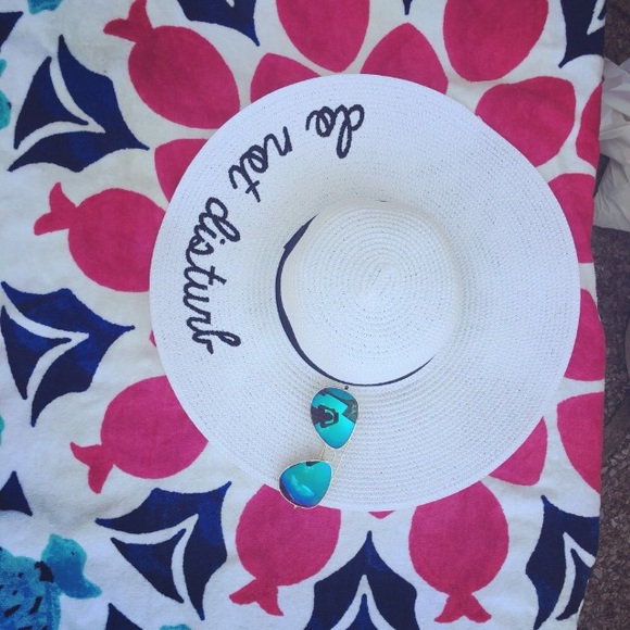 Do Not Disturb Floppy Beach Hat - Picture 5 of 8